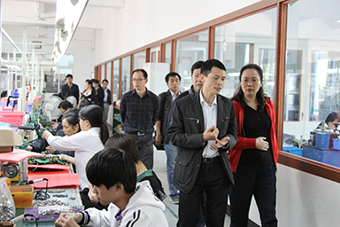 福建省委統(tǒng)戰(zhàn)部副部長(zhǎng)、省工商聯(lián)黨組書(shū)記王玲視察虹潤(rùn)公司