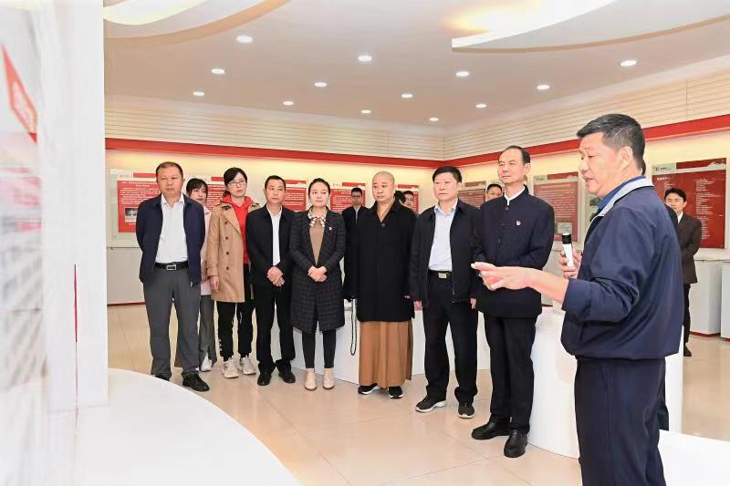 福建省人大常委會(huì)黨組書(shū)記、副主任雷春美和全國(guó)人大代表到順昌虹潤(rùn)等地調(diào)研